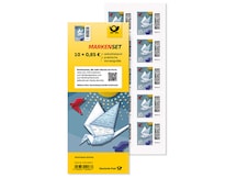 Ein aus Briefpapier gefalteter Vogel