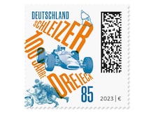 Dynamische Collage Rennwagen Motorrad Rennstrecke und Schriftzug
