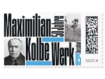 Porträt Maximilian Kolbes und einer Rose der Hoffnung im Stacheldraht
