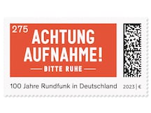 Leuchtschild mit der Botschaft Achtung Aufnahme Bitte Ruhe