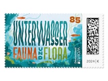 Schriftzug des Briefmarkenthemas im Mittelpunkt einer Unterwasserlandschaft