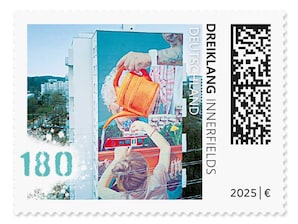 Gebude mit dem Werk "Dreiklang"