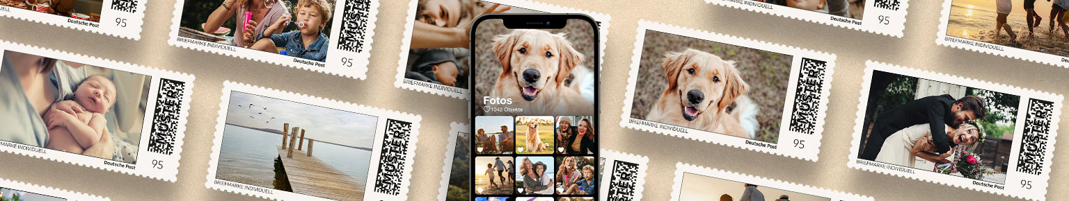 Handy mit Fotogalerie vom Vordergrund, individuelle Briefmarken im Hintergrund