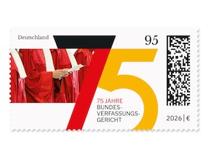 Ausschnitt einer Urteilsverk�ndung, mit Jubil�umszahl in den Nationalfarben Schwarz-Rot-Gold