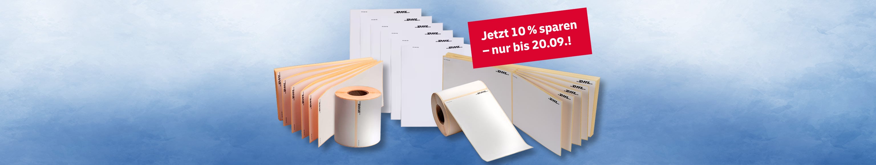 Collage aus Versandetiketten von DHL mit Hinweis Jetzt 10 % sparen