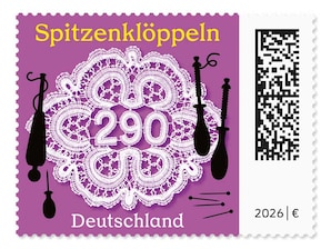 Gekl�ppelte Decke und eine Auswahl typischer Arbeitsutensilien